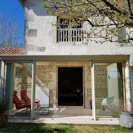 Domaine De Pelouaille - Chambre D'Hotes Saint-Jean-dʼAngély Dış mekan fotoğraf