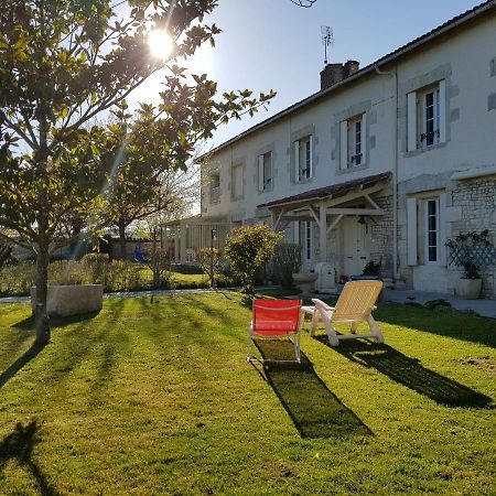 Domaine De Pelouaille - Chambre D'Hotes Saint-Jean-dʼAngély Dış mekan fotoğraf