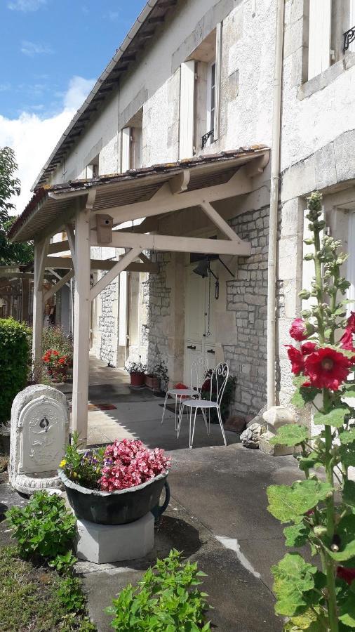Domaine De Pelouaille - Chambre D'Hotes Saint-Jean-dʼAngély Dış mekan fotoğraf