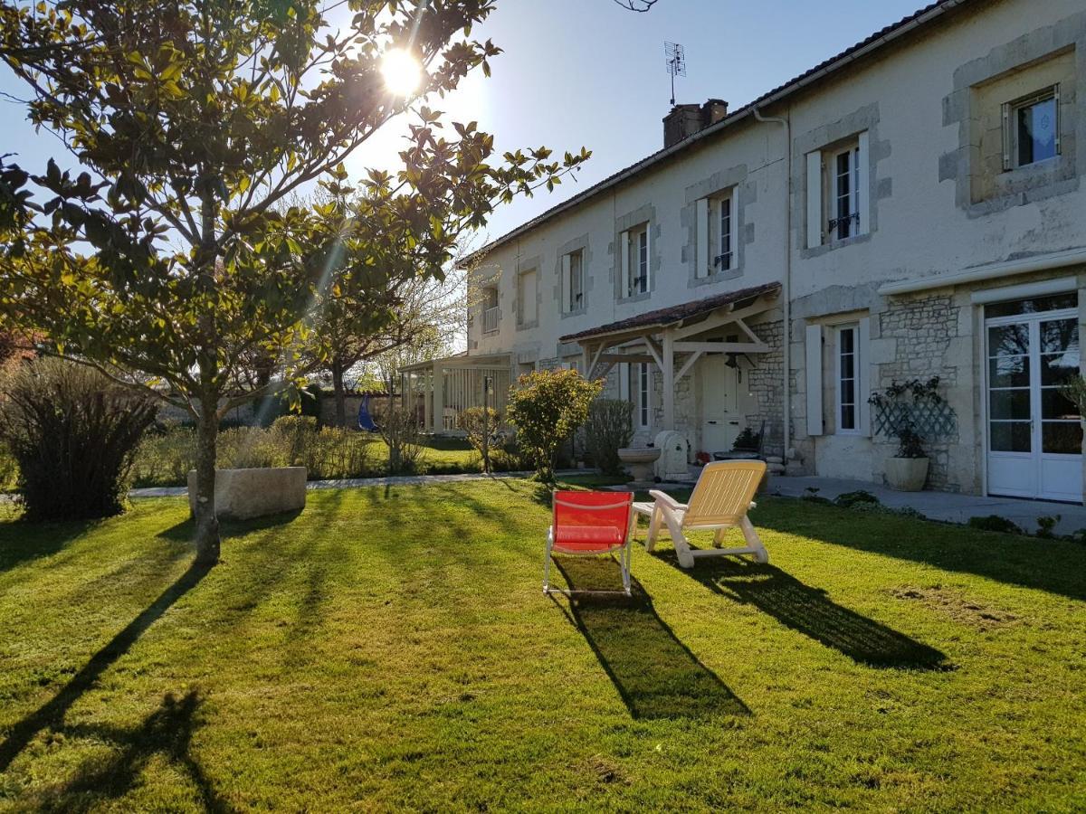 Domaine De Pelouaille - Chambre D'Hotes Saint-Jean-dʼAngély Dış mekan fotoğraf