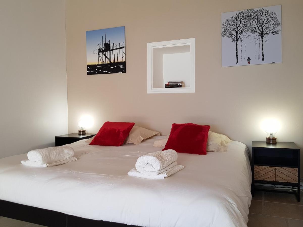 Domaine De Pelouaille - Chambre D'Hotes Saint-Jean-dʼAngély Dış mekan fotoğraf