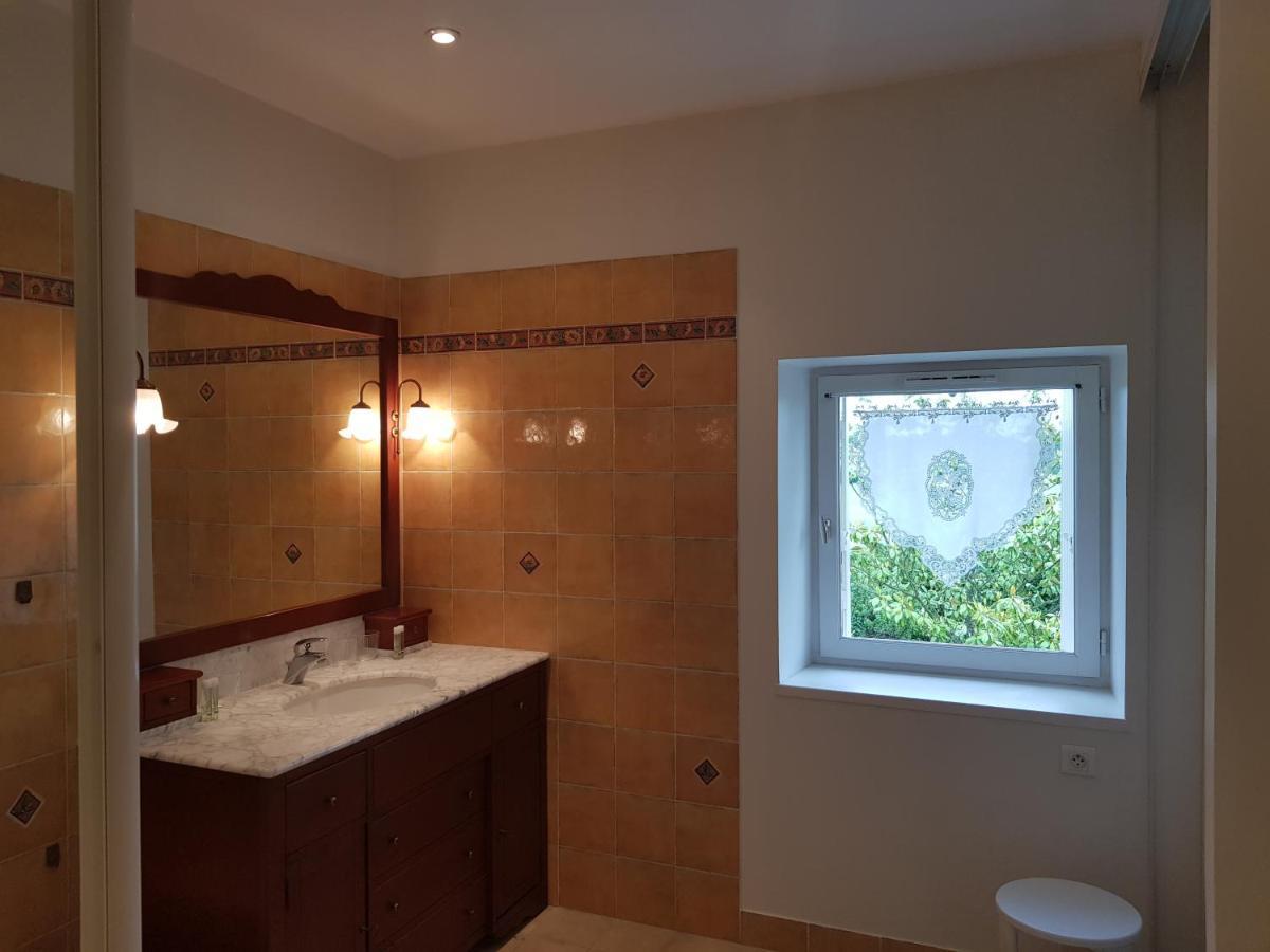 Domaine De Pelouaille - Chambre D'Hotes Saint-Jean-dʼAngély Dış mekan fotoğraf