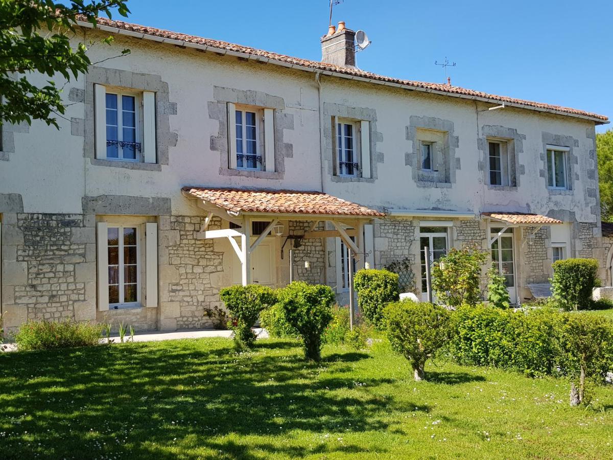 Domaine De Pelouaille - Chambre D'Hotes Saint-Jean-dʼAngély Dış mekan fotoğraf